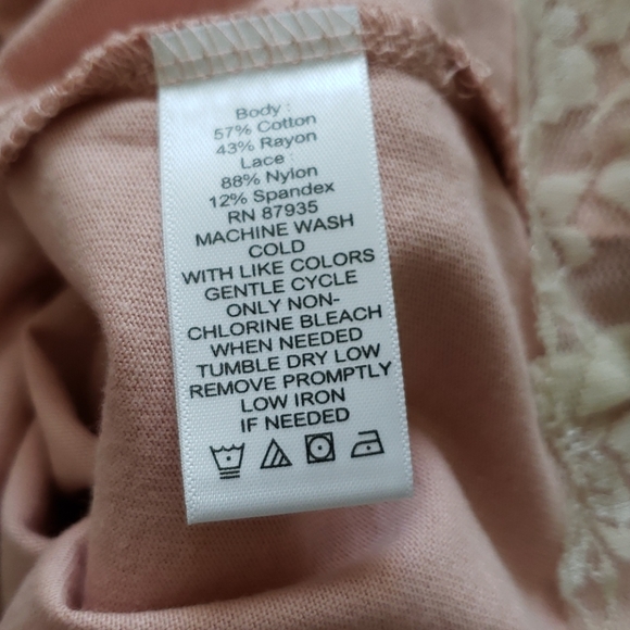 Long sleeve tee with bottom lace detail - Picture 4 of 4